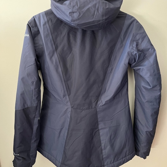 Dual-Tone Columbia Winter Jacket - Picture 3 of 3